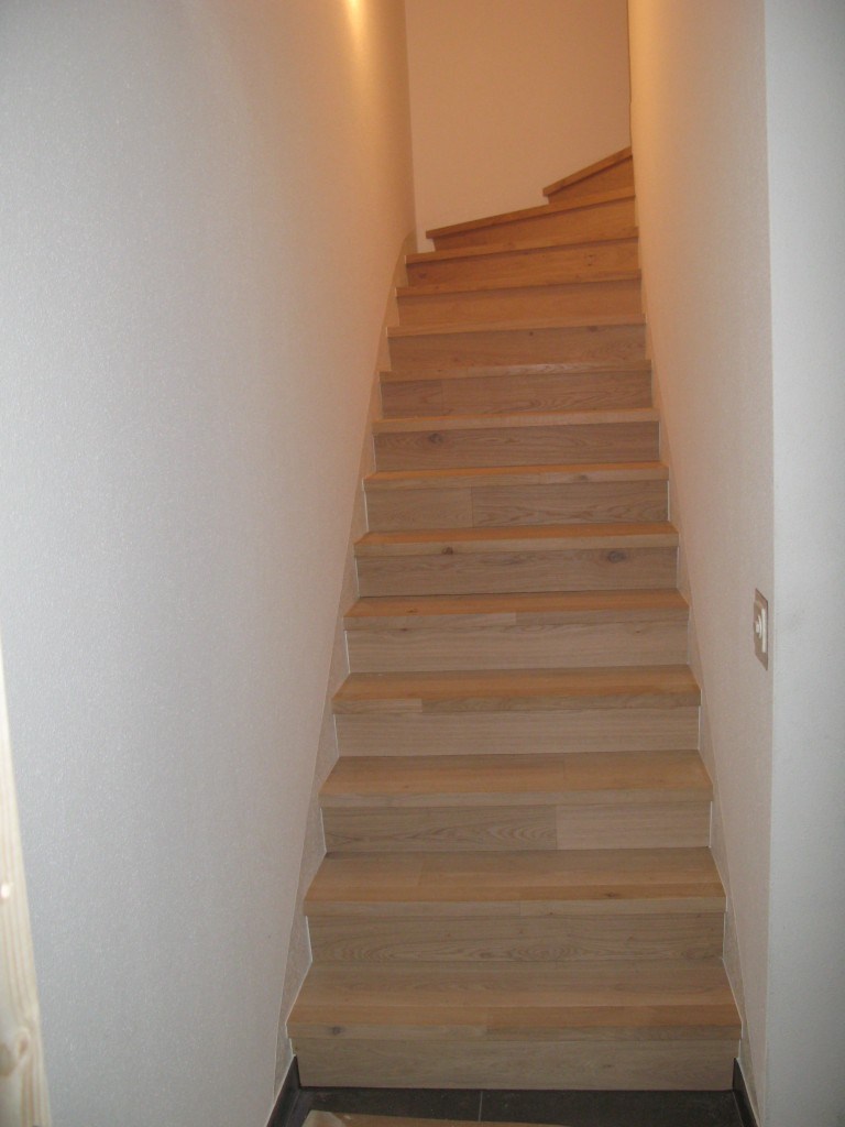 Escalier habillé de parquet clair