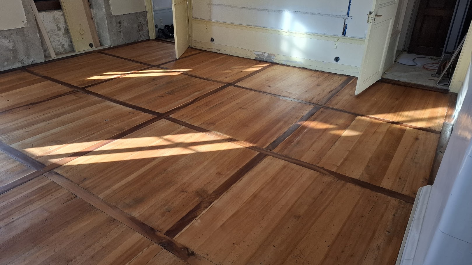 Plancher bernois rénové avec une finition huilée